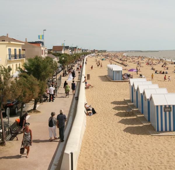 Maison De Charme A La Rochelle Croix-Chapeau Exterior foto